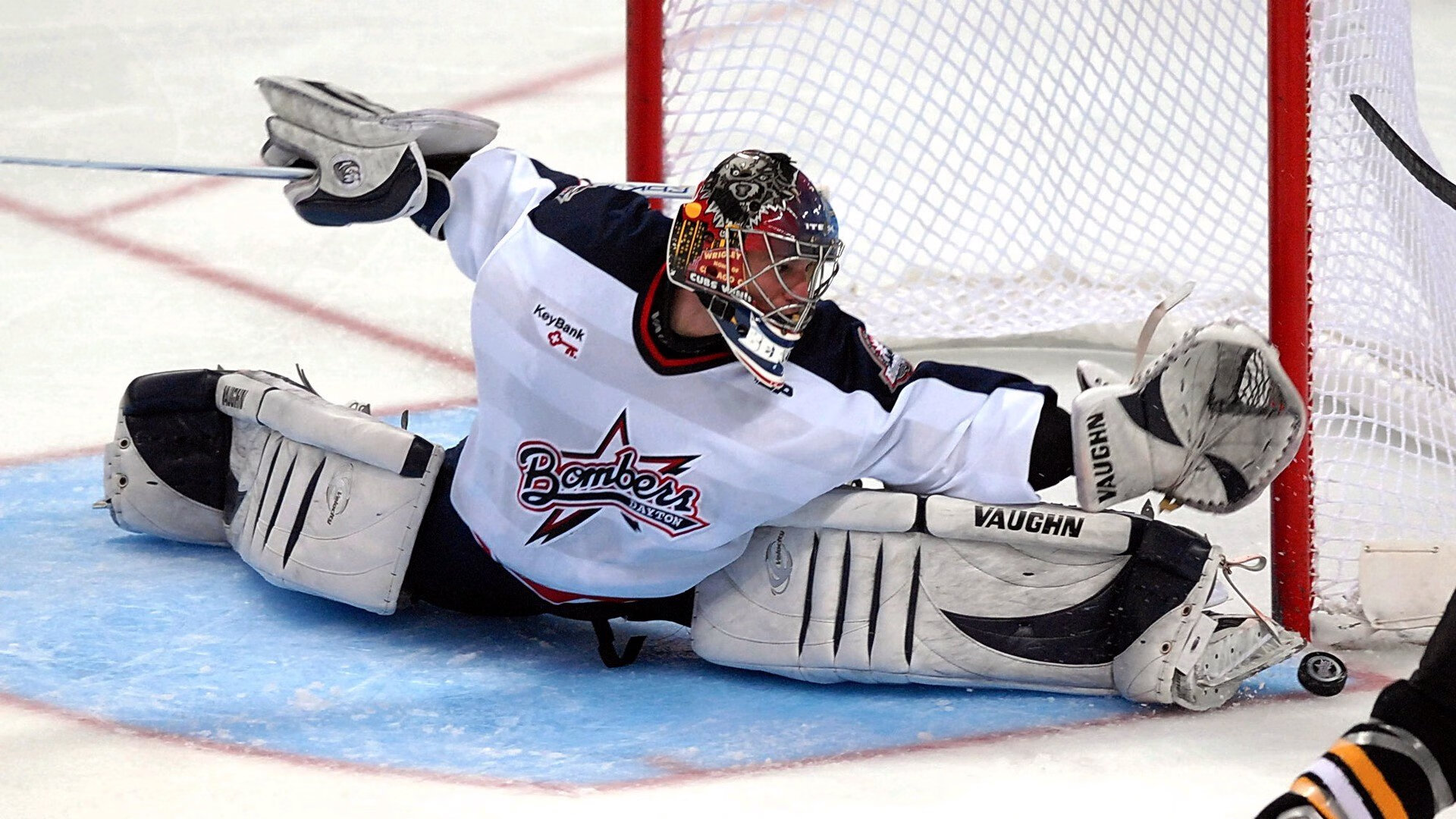 巴萨新星梅西梅开二度，巴萨官方致敬梅西