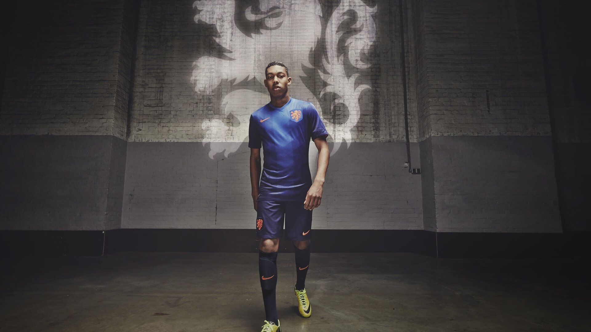 中国马拉松锦标赛广州珠江新城站 城市夜色与选手脚步交织成独特画面